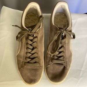 Men’s suede puma sneakers